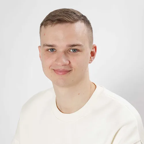 „Kind spielt Friseur und möchte mir die Haare im Spaß schneiden. Das Kind sagt: Deine Frisur sieht echt kacke aus.“